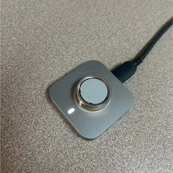 Oura Rose Gold Ring with Charging Set